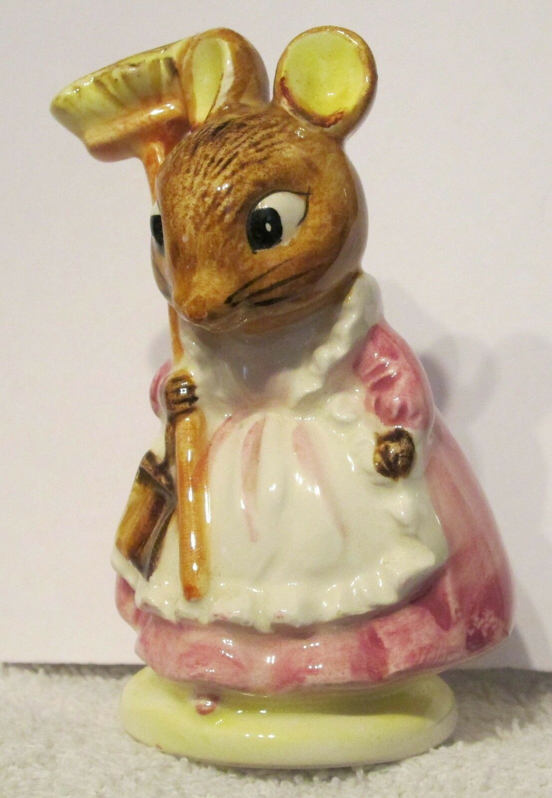 Shankman China Figurine - Hunca Munca From  The Tale Of Two Bad Mice